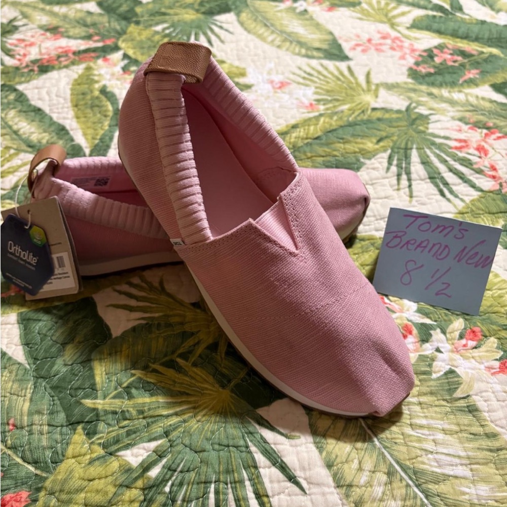 Tom's pink shoes NEW alpargata sneakers size 8.5
